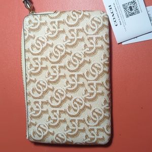 NWT  Corner zip wristlet Coach Monogram Print
